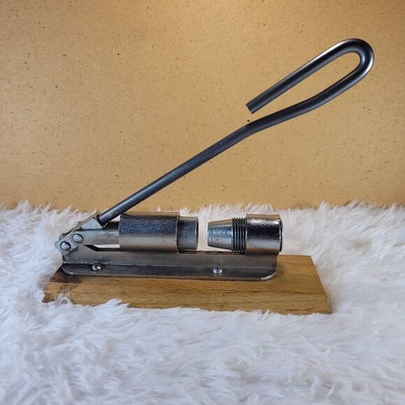 Vintage Gem Dandy Nut Cracker - Picture 4 of 7